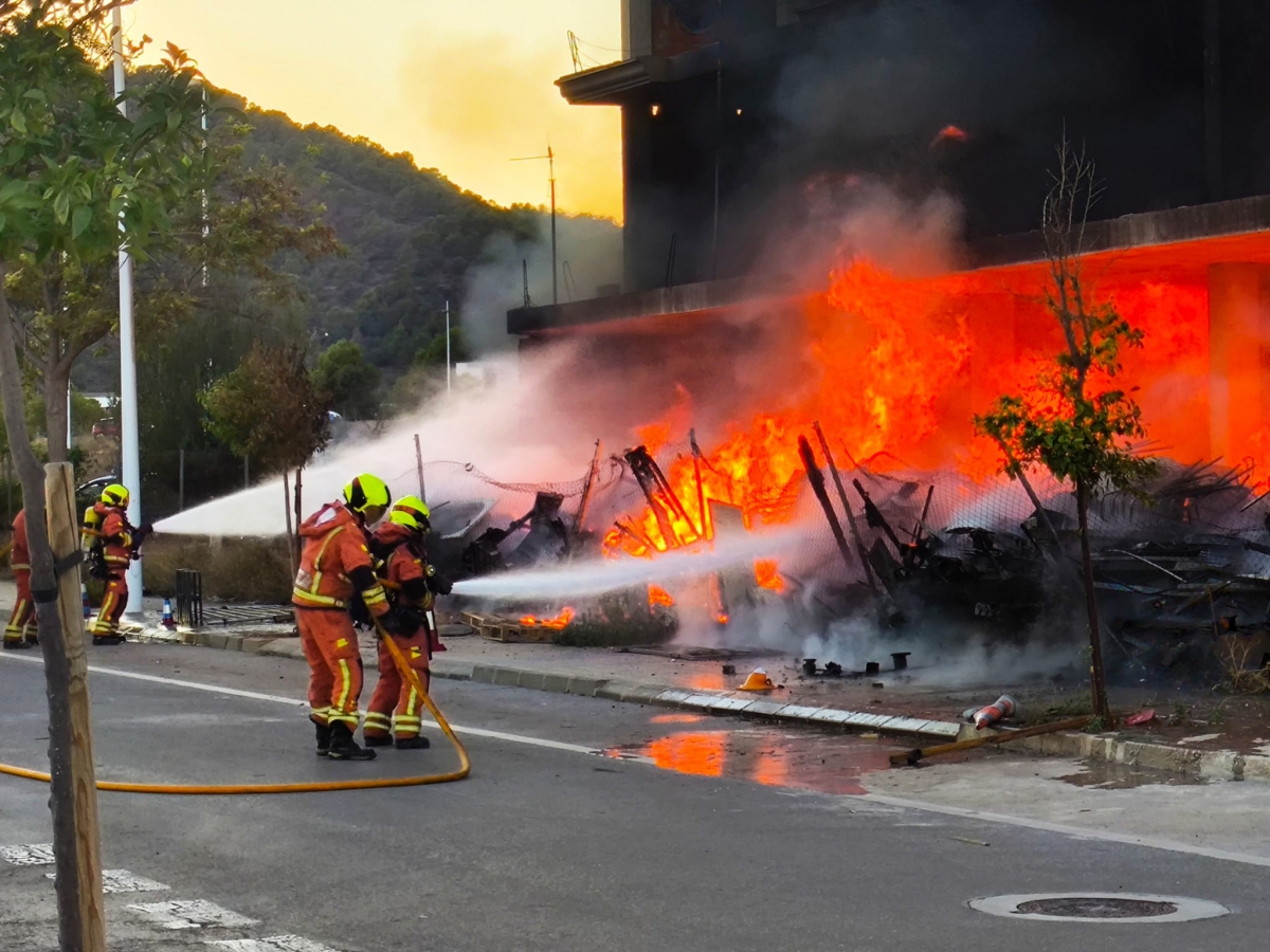 La Diputación externalizará la formación de los bomberos para facilitar el acceso de nuevos efectivos