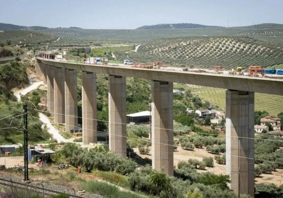 AVE ve avances en el Corredor Mediterráneo pero avisa de nuevos retrasos y falta de fechas firmes en su Chequeo Semestral