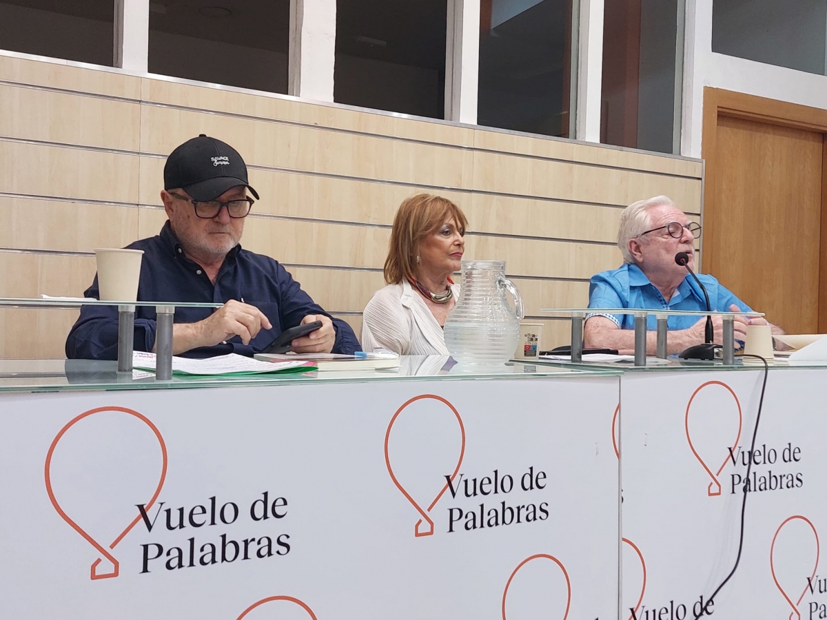 Alejandro Font de Mora (izq.) y el autor de este artículo (der.), en la presentación del libro. - 