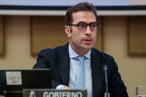 Bruselas congela unos 1.000 millones del quinto pago a España por incumplir la subida fiscal al diésel