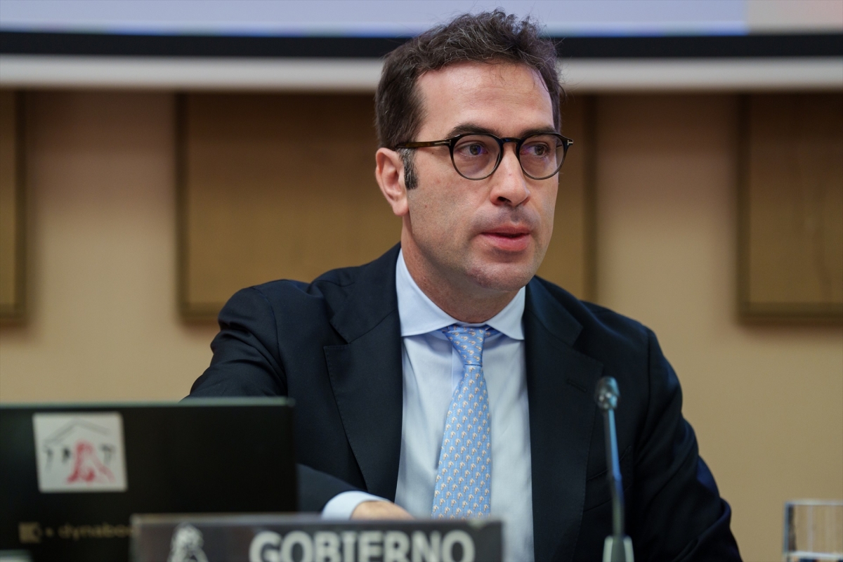 Bruselas congela unos 1.000 millones del quinto pago a España por incumplir la subida fiscal al diésel