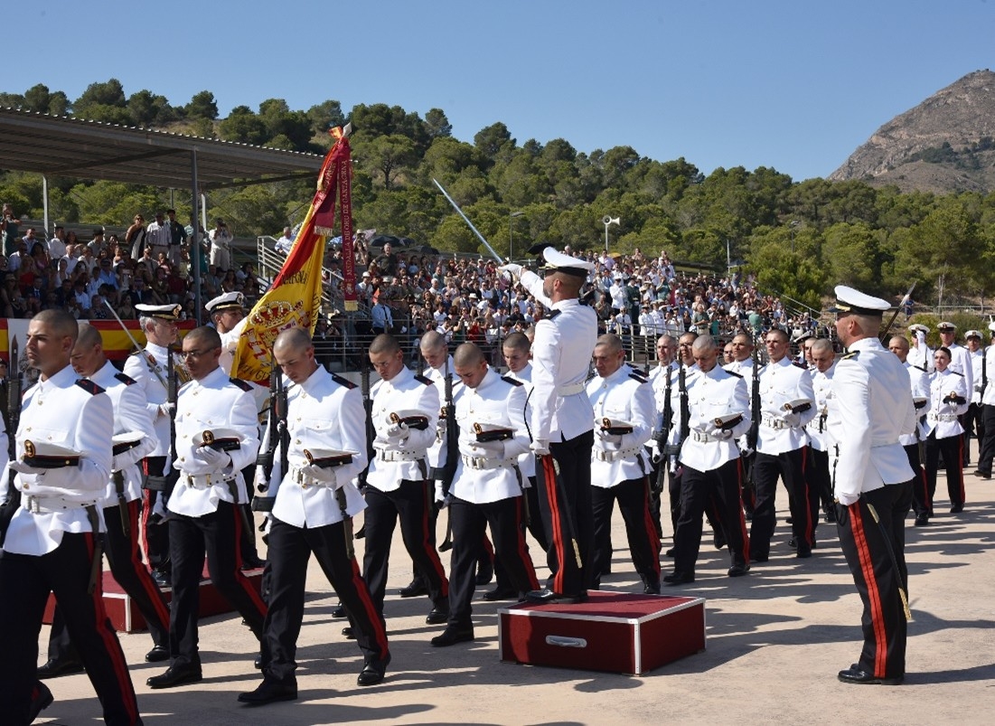 Juramento a la Bandera en la Escuela de Infantería de Marina: 246 soldados y 51 civiles sellan su compromiso con España