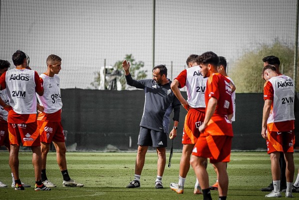 El Murcia pone a prueba su liderato en Primera RFEF en el campo de un Recre que es colista 