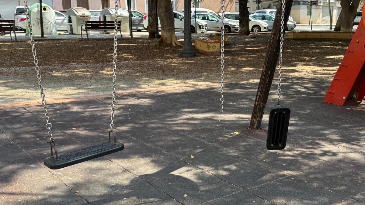 El PSOE de Elche denuncia que el 90% de las horas 'extra' de los jardineros se han hecho en el centro de la ciudad 