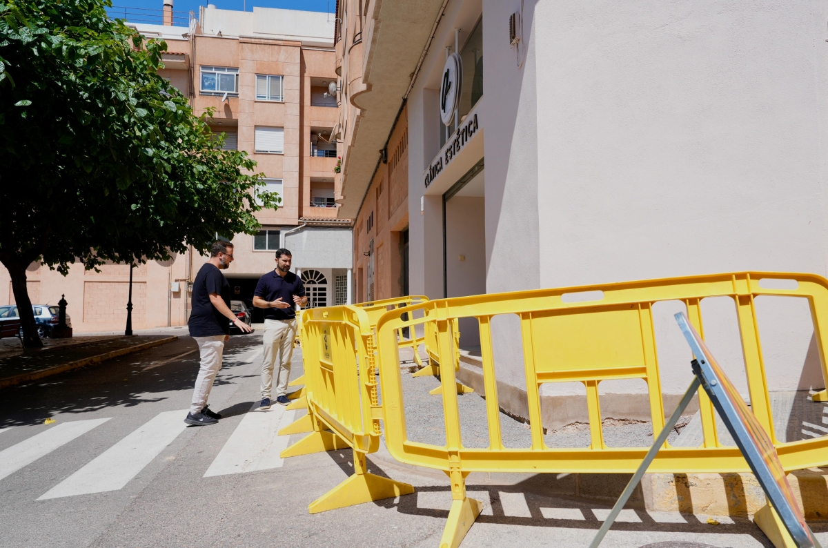 L'Alcora adapta las aceras de Serreries para facilitar el paso a personas con movilidad reducida