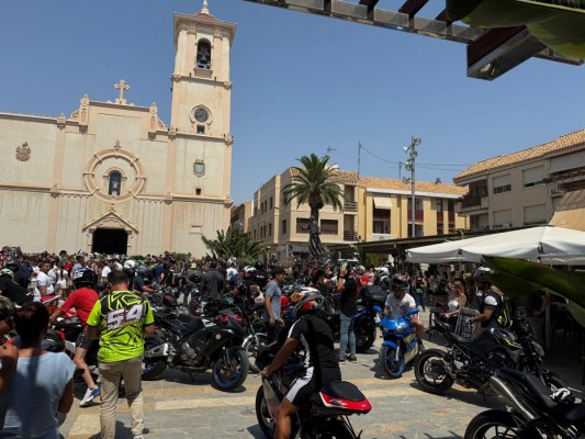 San Javier despide al piloto Borja Gómez con cien motoristas dando gas
