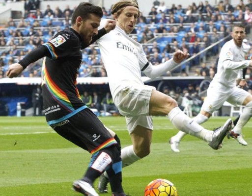 El Real Madrid debe ganar en Vallecas y esperar un tropiezo