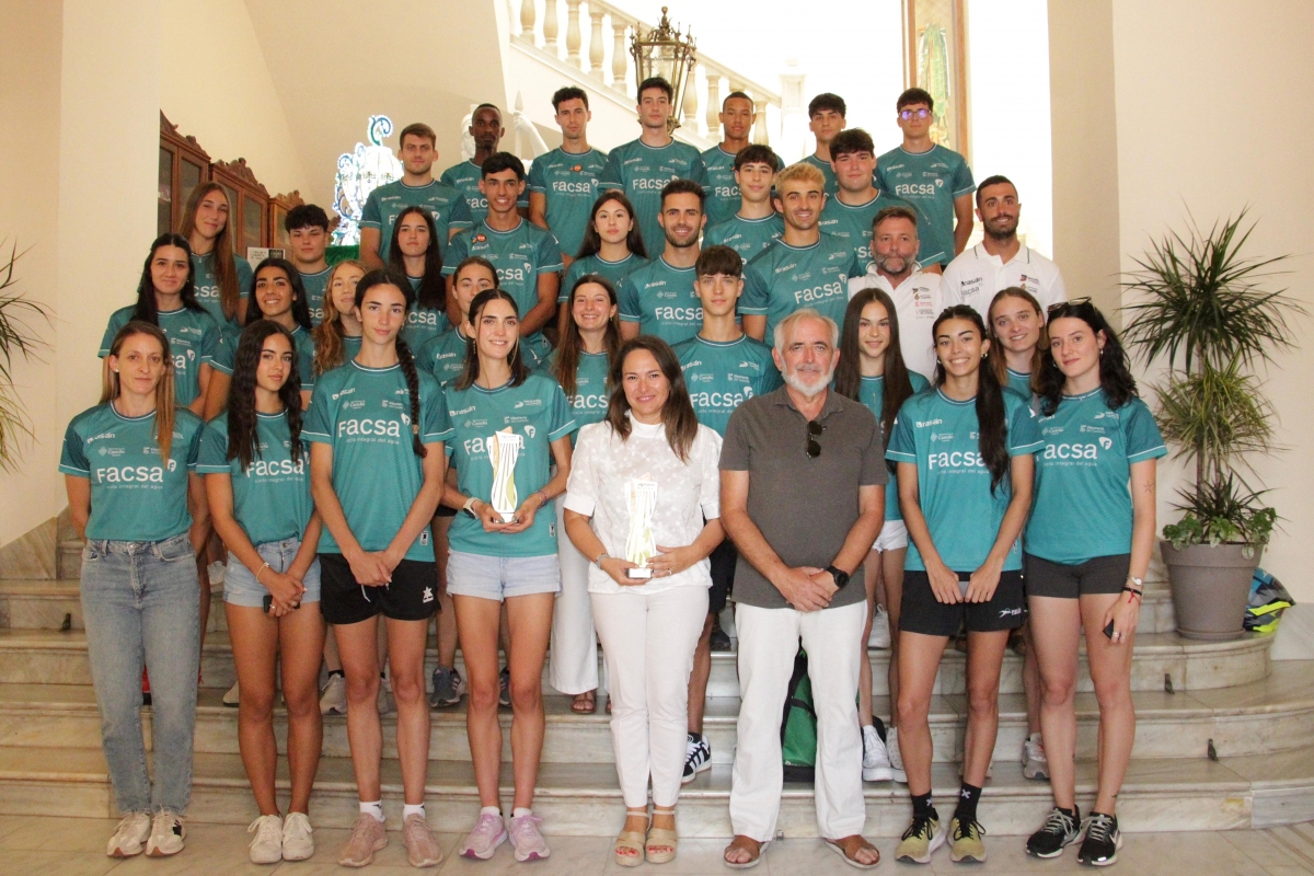 El Ayuntamiento recibe al Playas de Castellón por los resultados de sus equipos masculino y femenino