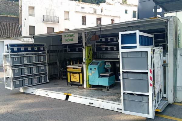 El ecoparque móvil de Reciplasa crece un 11,5 % en 2025: realiza más de 3200 servicios en seis meses