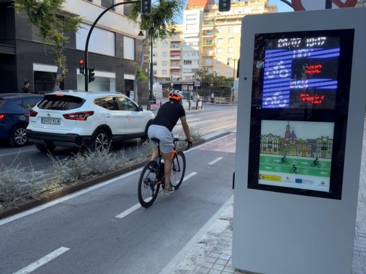 El carril bici entre Cervantes y la Zona Nord en Alcoy supera los 58.000 registros: su uso crece un 12% 