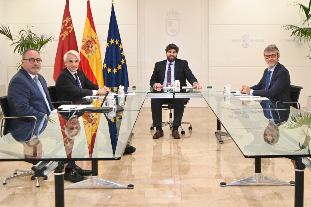 Reunión entre Telefónica y el Gobierno regional. - Foto: TELEFÓNICA