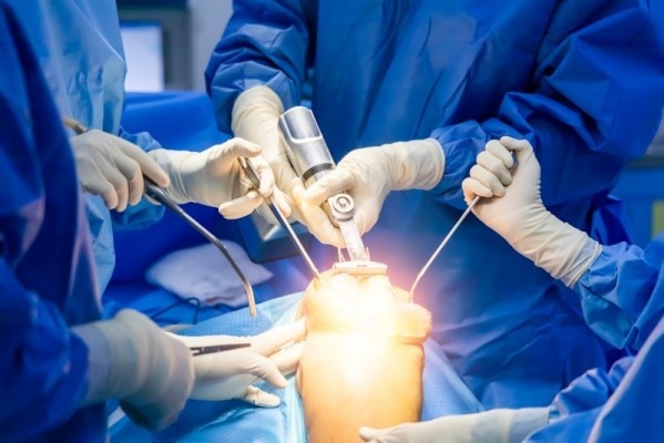 Empresas proveedoras de material médico denuncian que el Consell les debe 6 millones y ven 