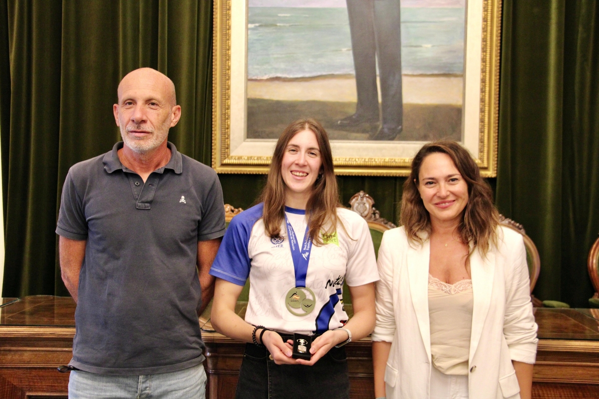Castelló rinde homenaje a la nadadora Rosa Peris, campeona de España absoluta en 50 metros mariposa
