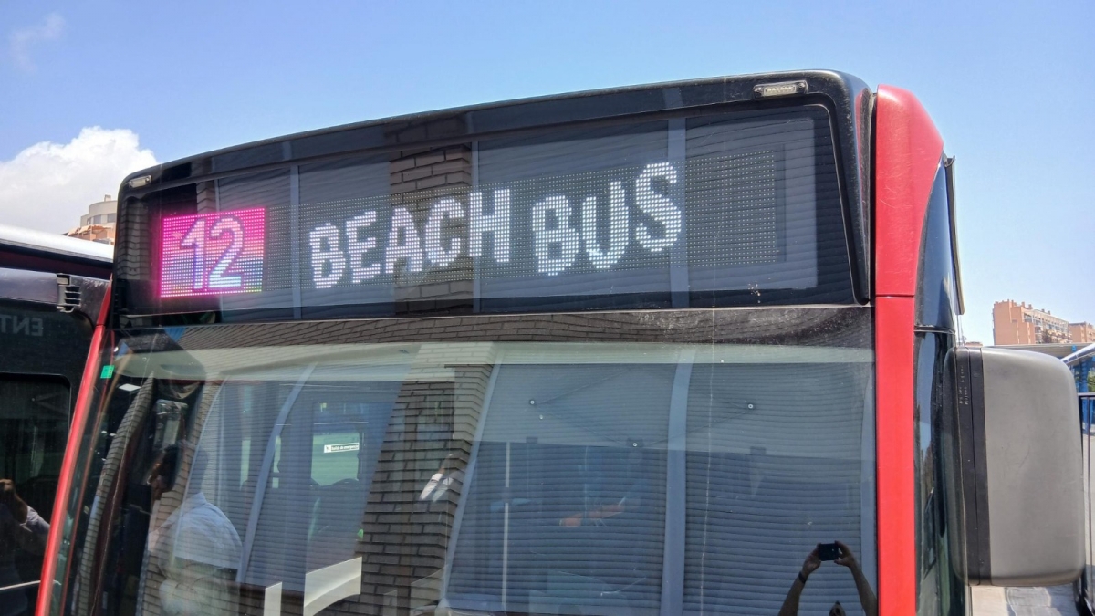 Uno de los autobuses con el distintivo lumínico. - Uno de los autobuses con el distintivo lumínico.