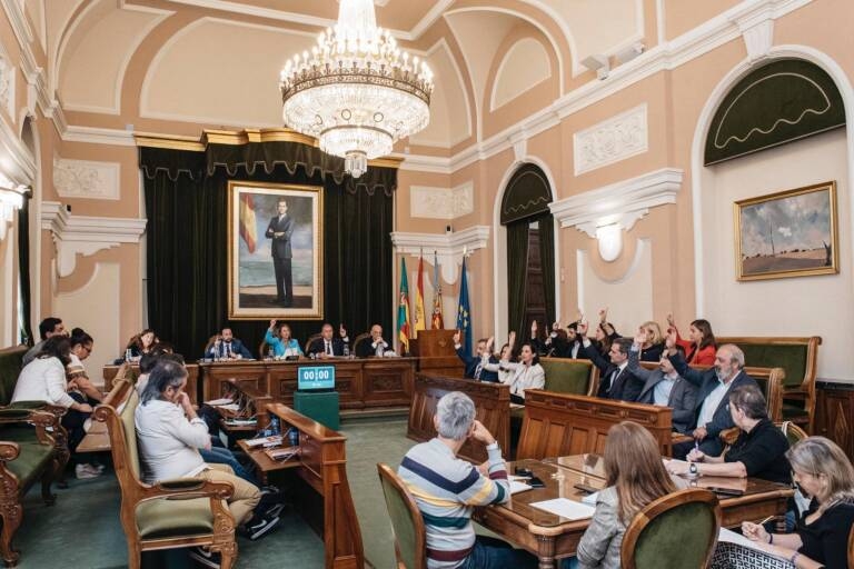 El PP y Vox votan juntos durante un pleno. - El PP y Vox votan juntos durante un pleno.