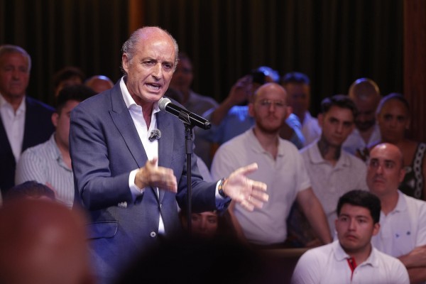 Francisco Camps anuncia que se presentará a liderar el PPCV: 