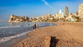 Los hoteles de Benidorm suben en ingresos y precios durante el primer semestre de 2025