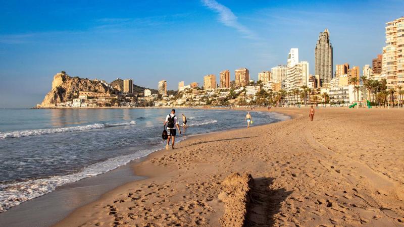 Los hoteles de Benidorm suben en ingresos y precios durante el primer semestre de 2025