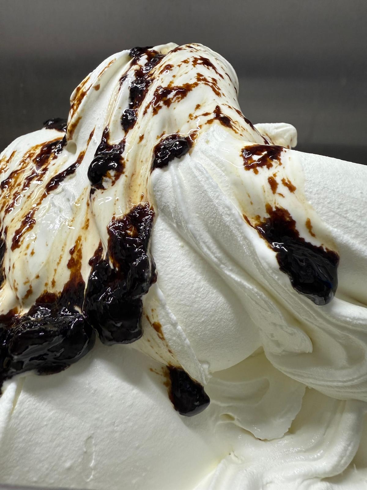 Helado de ricotta con higos caramelizados en Valentino Gelato