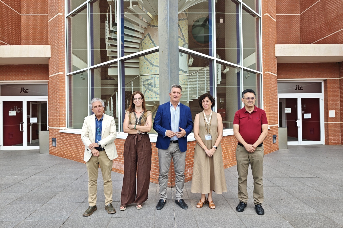 Martínez Mus se interesa en el ITC por la innovación en sostenibilidad y la composición cerámica