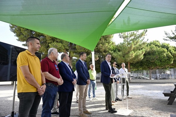 Los colegios de Murcia se ponen a punto: el Ayuntamiento invierte 1,2 millones en sistemas de sombra