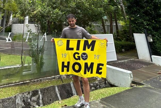 Singapur libera a los dos valencianistas que protestaron contra Peter Lim