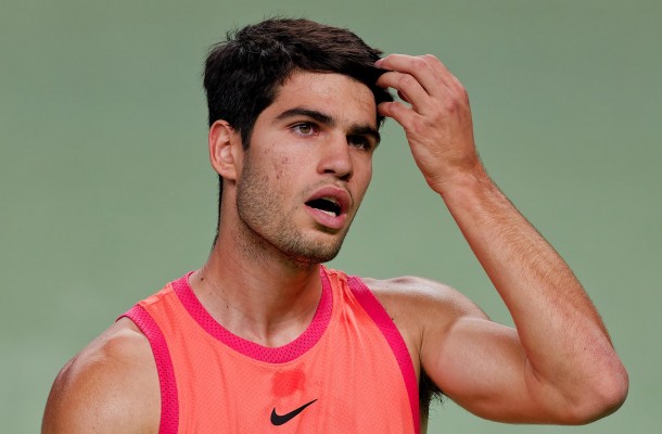 Alcaraz falla y cae frente a Machac en Shanghai el día en el que Nadal anuncia su adiós