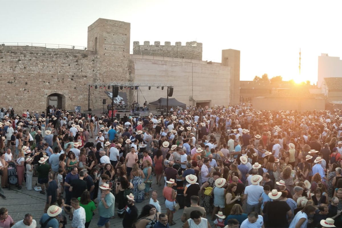 Vino, gastronomía y música en el Castillo de Requena: vuelve el 