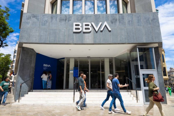 BBVA paga este jueves 1.700 millones a sus accionistas