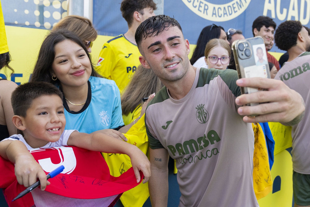 El Villarreal se estrena sobre el césped en la pretemporada acompañado de unos 300 seguidores