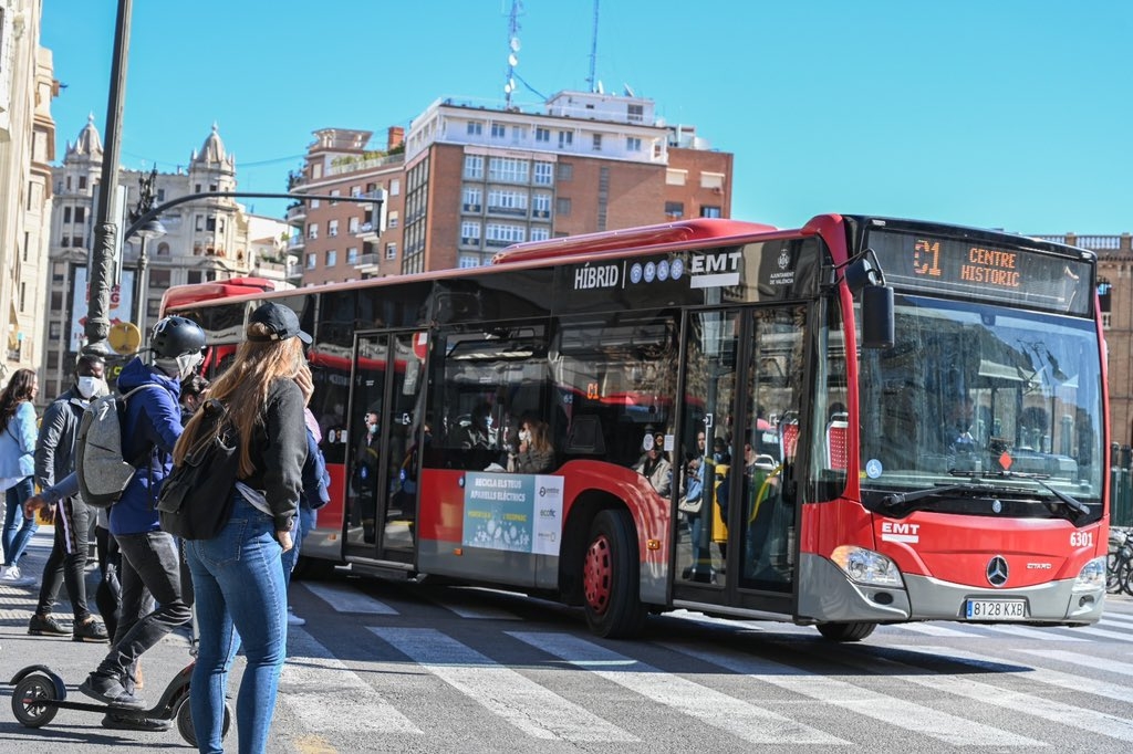 Autobús de la EMT en el centro de la ciudad. - Foto:VP Autobús de la EMT en el centro de la ciudad.