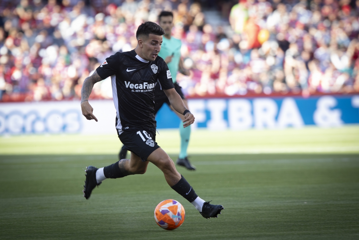 Nico Fernández en un encuentro con el Elche CF