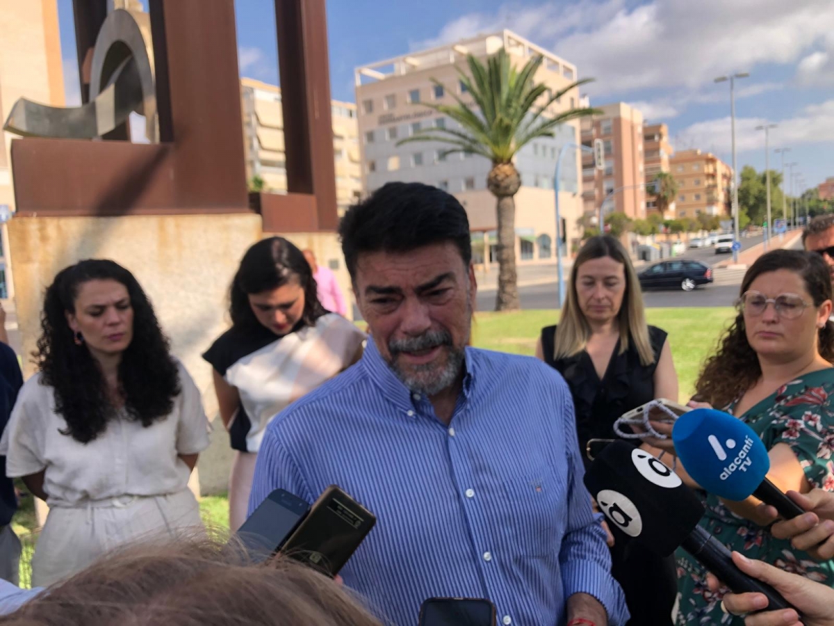 Barcala alude al 'modelo Málaga' para frenar bloques turísticos y anuncia controles al ruido del ocio