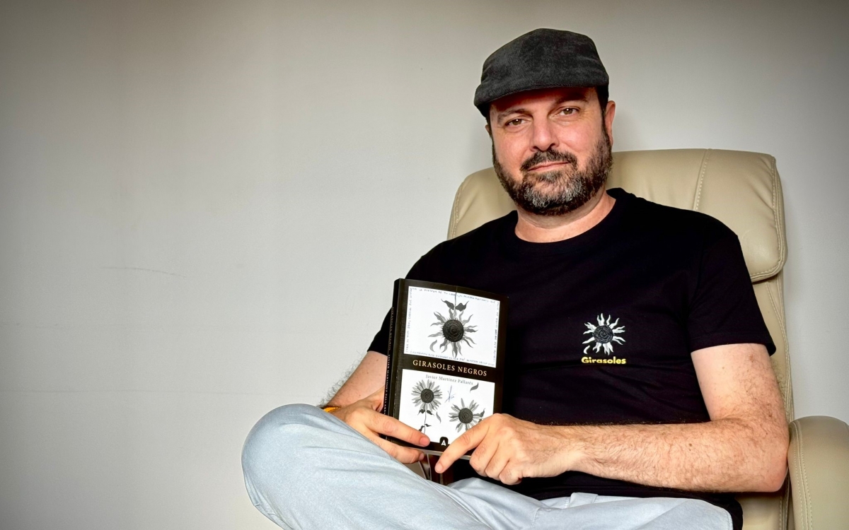 El cartagenero Javier Martínez Pallarés lleva el costumbrismo negro a su novela 'Girasoles Negros': 