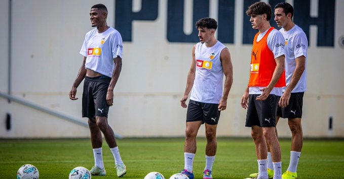 Diego López, Mosquera, Tárrega, Javi Guerra y Dimitrievski se unen a la pretemporada