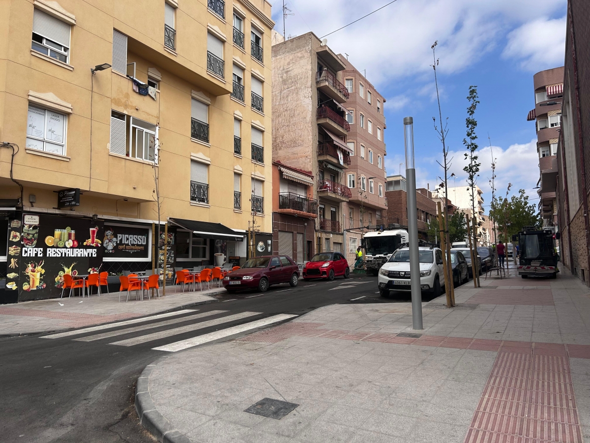 Finaliza la primera fase de reforma integral de la Avenida Ausiàs March de Elche 