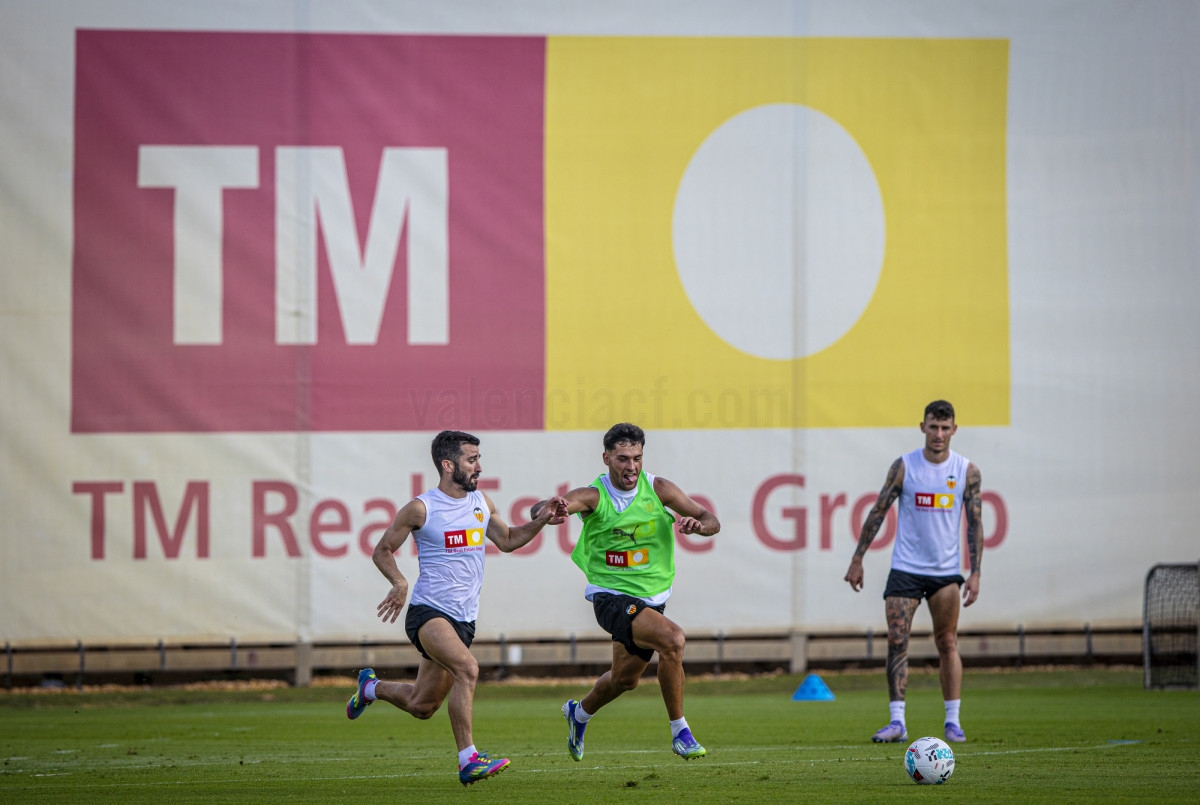 Hugo Duro: “Obviamente queremos a los mejores jugadores en el Valencia”