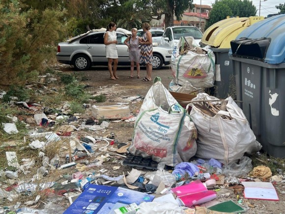 El PSOE denuncia la acumulación de basura y contenedores rotos por la falta de medios en la limpieza de Murcia