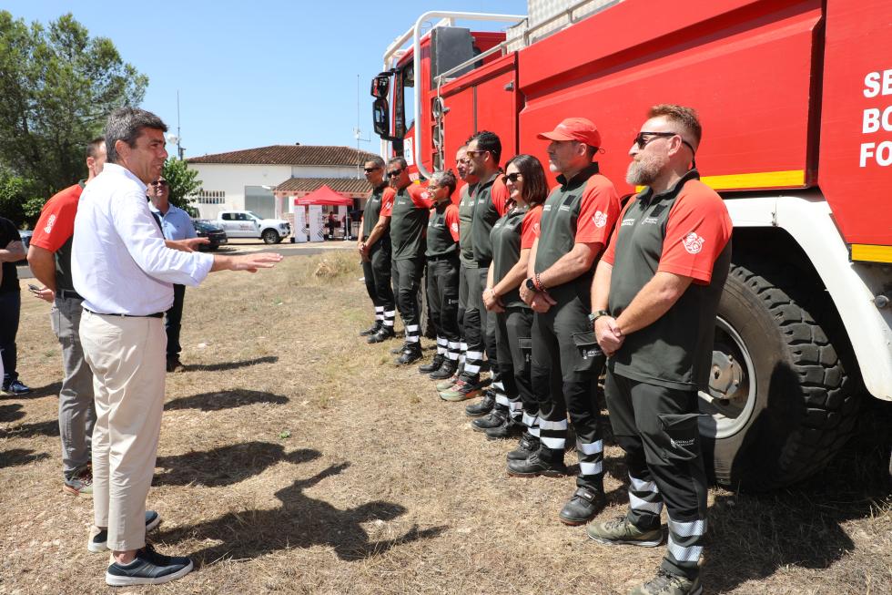 Mazón destaca la mayor inversión presupuestaria y dotacional de los Bomberos Forestales