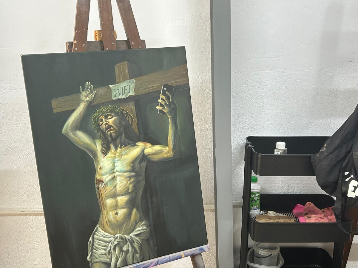 Una pintura del artista Manuel Moreno, en su nuevo estudio de Orriols. - Foto: VP Una pintura del artista Manuel Moreno, en su nuevo estudio de Orriols.
