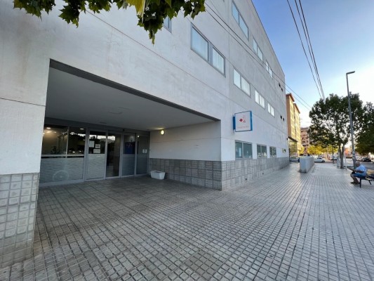 Condenado a seis meses de prisión y a una multa por insultar a una mujer extranjera en un centro de salud de la Vila Joiosa