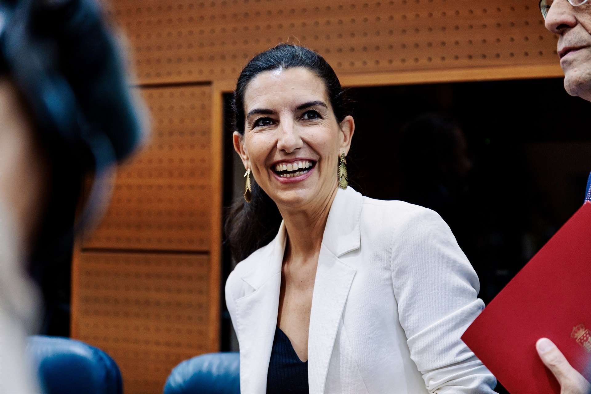 Rocío Monasterio entrega su acta como diputada tras ser relevada como presidenta de Vox en Madrid