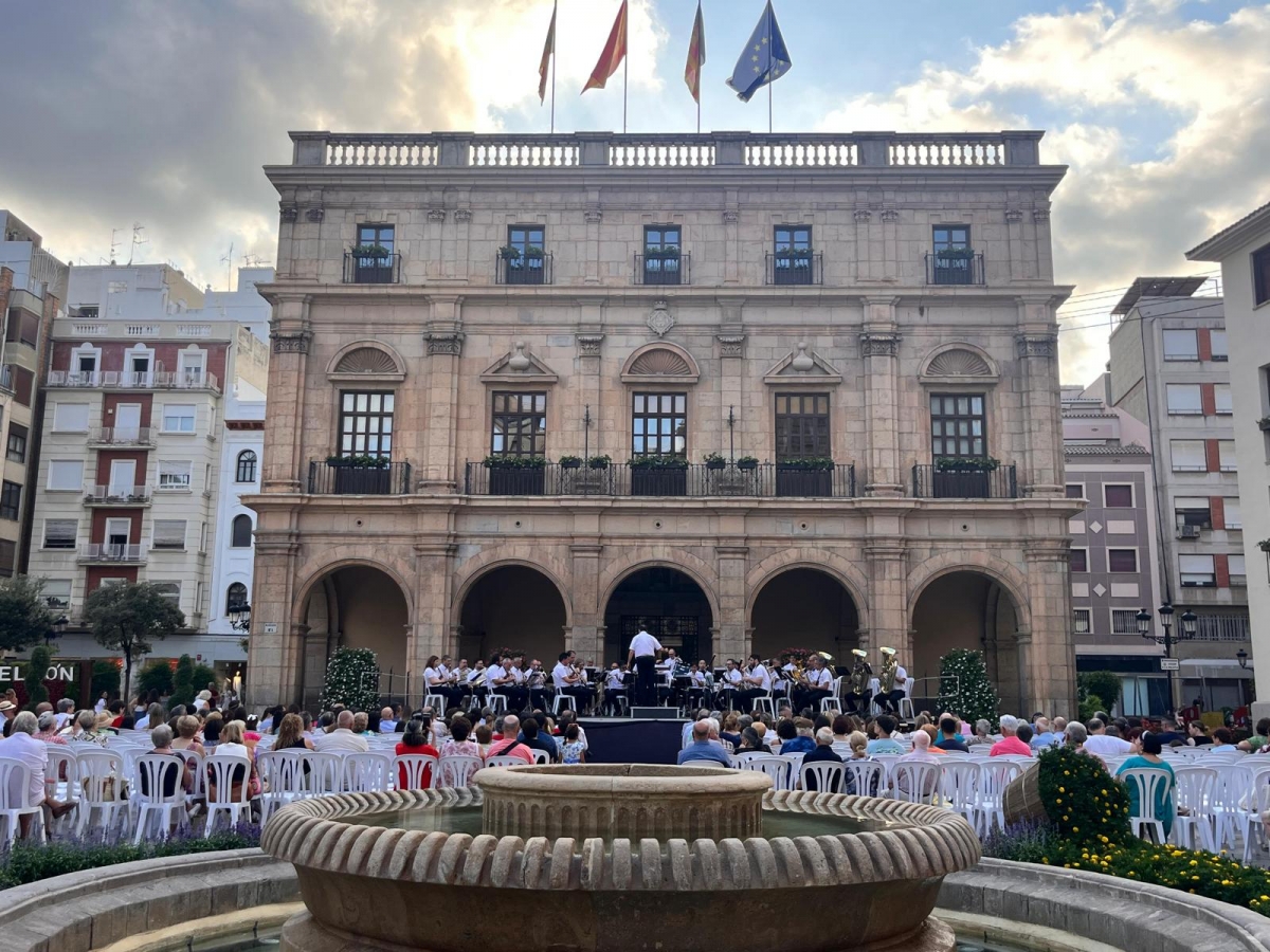 La Banda Municipal celebra San Cristóbal con un viaje musical por la geografía española