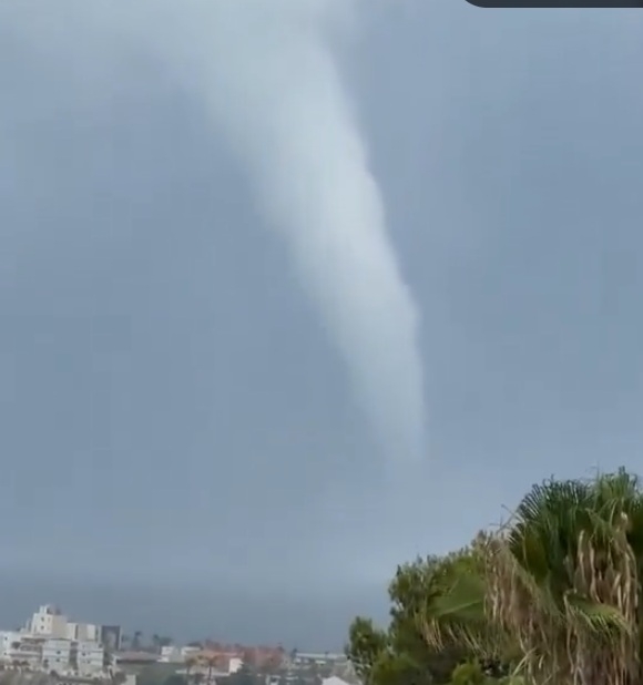 La tormenta deja mangas marinas en Xàbia y norte de Castellón 