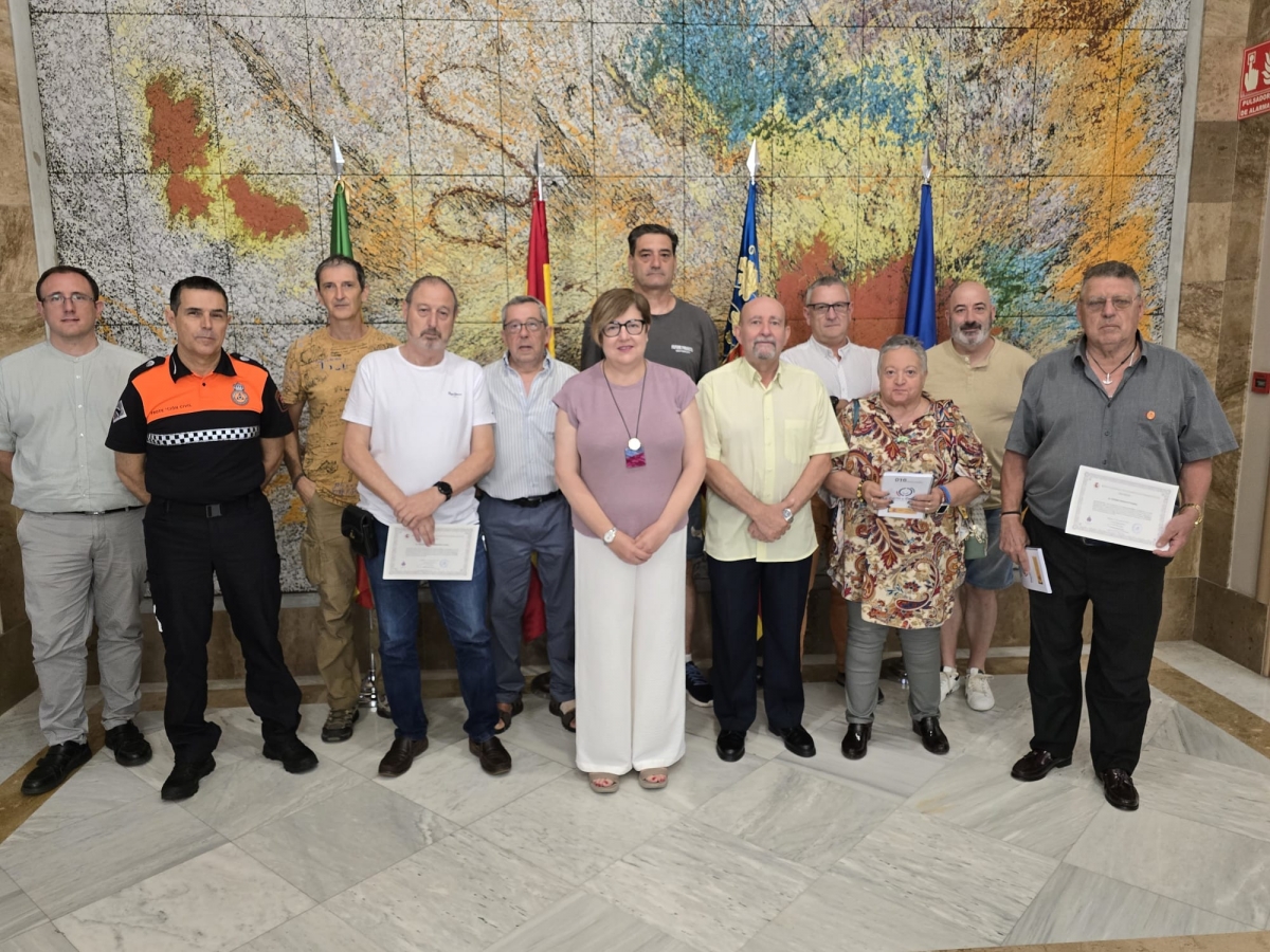La subdelegación de Gobierno en Castellón reconoce la labor de cuatro radioaficionados