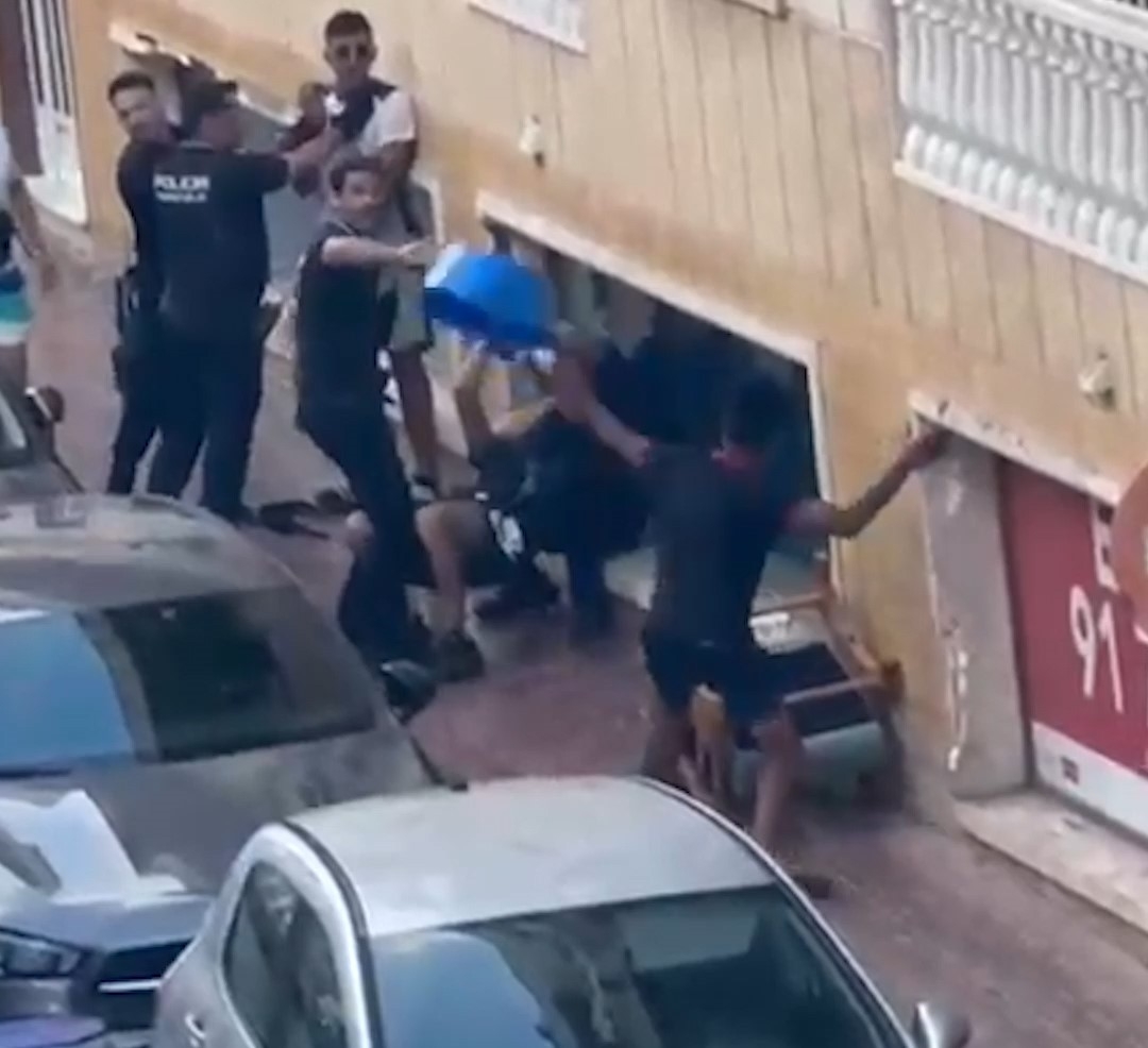 Agreden a la Policía Local de Torrevieja durante una intervención contra dos personas