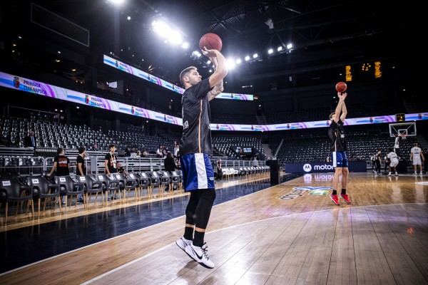 Valencia Basket firma su récord de triples en Europa al anotar 20 en Rumanía
