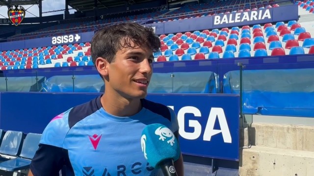 Marcos Navarro negocia su vuelta a la Academia VCF tras salir del Levante UD