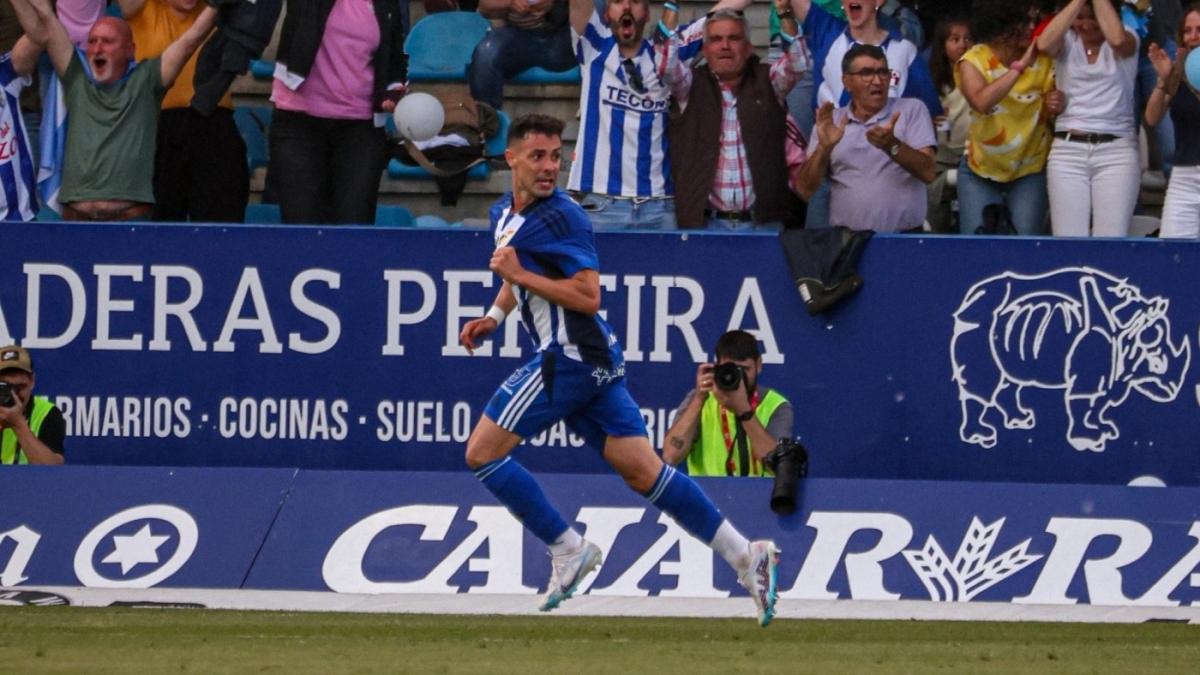 El extremo Álvaro Bustos llega al Murcia tras marcar 10 goles con la Ponferradina 