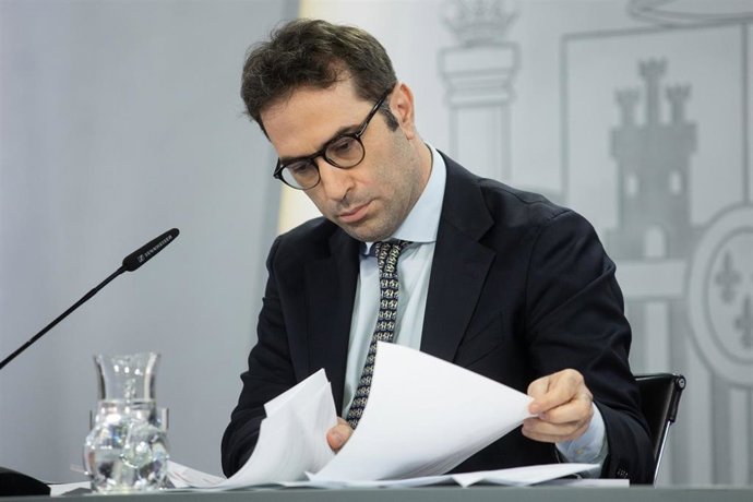 El Gobierno eleva una décima, hasta el 2,7%, su previsión de crecimiento económico para 2025